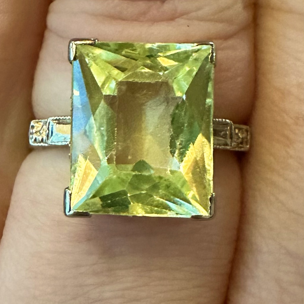 Vintage 10k Yellow Gold Large Green Peridot Ring